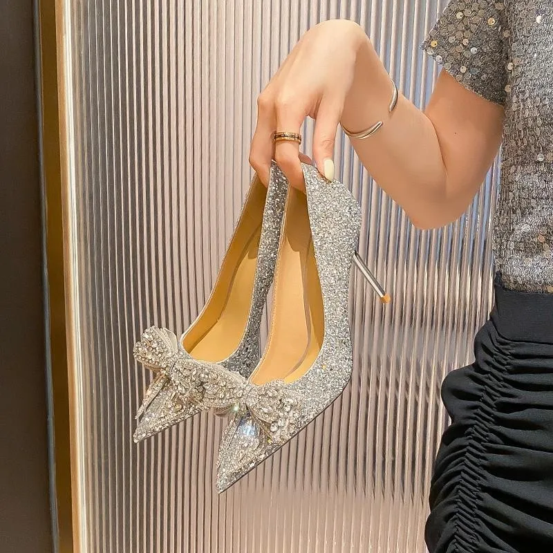 Luxury Bling Sequins Wedding Party Shoes Women Fashion Pearl Bow Thin Heels Pumps Woman Slip-on Crytsal High Heels Shoes Female
Luxury Bling Sequins Wedding Party Shoes Women Fashion Pearl Bow Thin Heels Pumps Woman Slip-on Crytsal High Heels Shoes Female