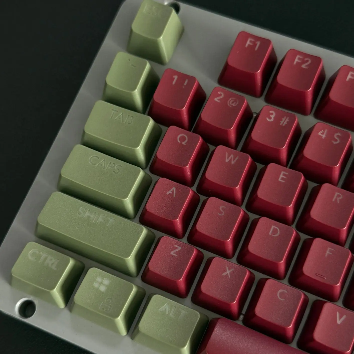 Mechanical keyboard keycap PBT material two-color injection molding light transmission 87/61 Matcha red bean large font magnetic
Mechanical keyboard keycap PBT material two-color injection molding light transmission 87/61 Matcha red bean large font magnetic