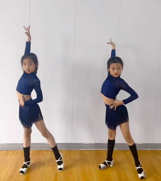 Girls Blue Latin Dance Dress Long Sleeve Tassel Skirt Set Kids Samba Cha Cha Practice Performance Costume
Girls Blue Latin Dance Dress Long Sleeve Tassel Skirt Set Kids Samba Cha Cha Practice Performance Costume