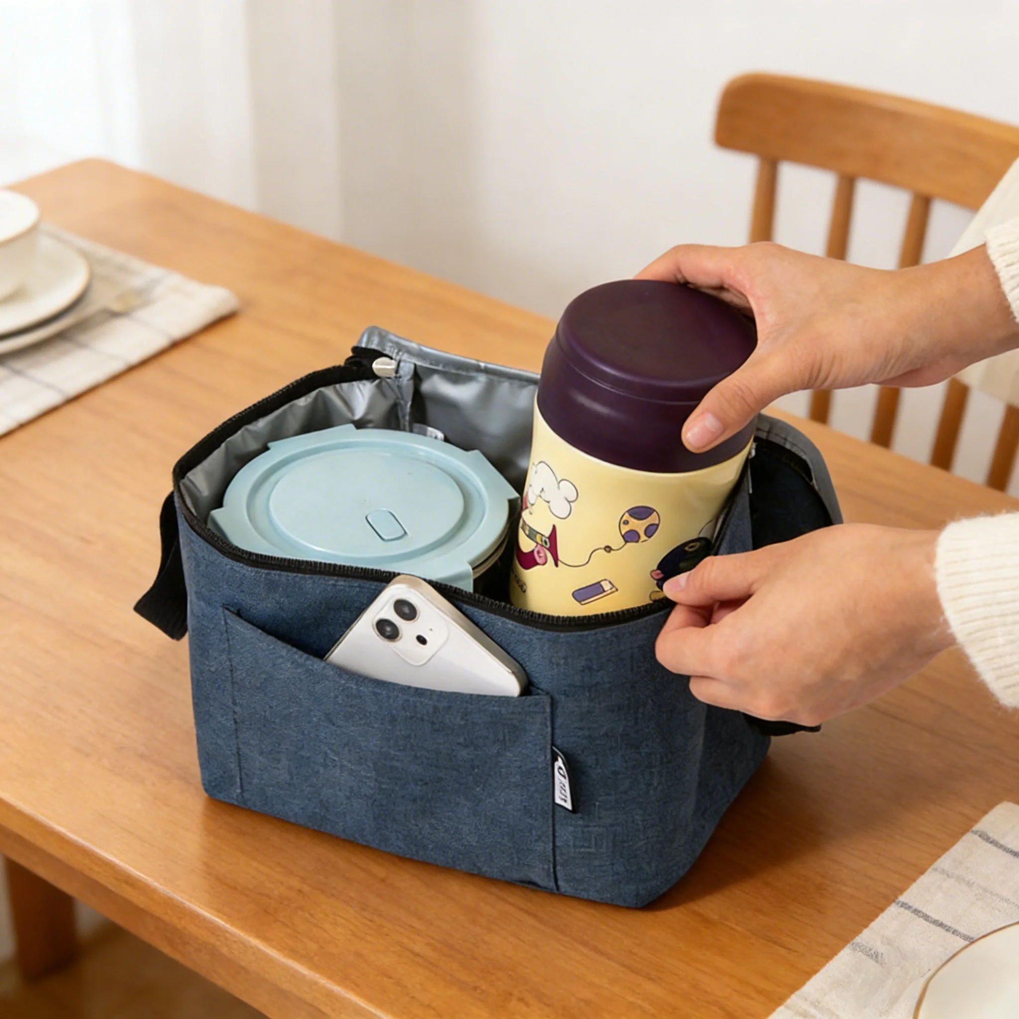 Insulated Lunch Bag, Square Large Capacity Thermal Bag, Waterproof Handheld Solid Color Cooler Bag for Outdoor Picnics
Insulated Lunch Bag, Square Large Capacity Thermal Bag, Waterproof Handheld Solid Color Cooler Bag for Outdoor Picnics