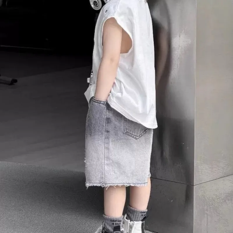 Boys' Summer Set Fashion New Children's Sleeveless T-shirt+Cowboy Shorts 2-piece Set
Boys' Summer Set Fashion New Children's Sleeveless T-shirt+Cowboy Shorts 2-piece Set