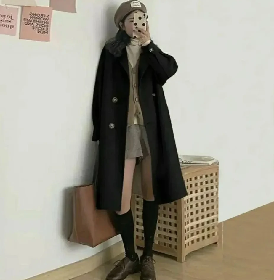 Осенне-зимнее утолщенное шерстяное пальто, повседневная женская верхняя одежда средней длины, стильная теплая свободная куртка из полиэфирного волокна
Осенне-зимнее утолщенное шерстяное пальто, повседневная женская верхняя одежда средней длины, стильная теплая свободная куртка из полиэфирного волокна