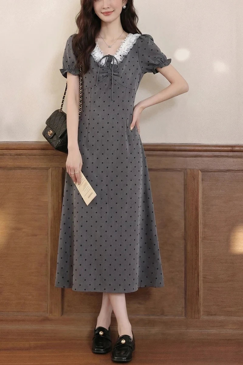 Summer European Fashion Women's Dress V-neck High Waist Polka Dot Splicing Casual A-line Skirt
Summer European Fashion Women's Dress V-neck High Waist Polka Dot Splicing Casual A-line Skirt