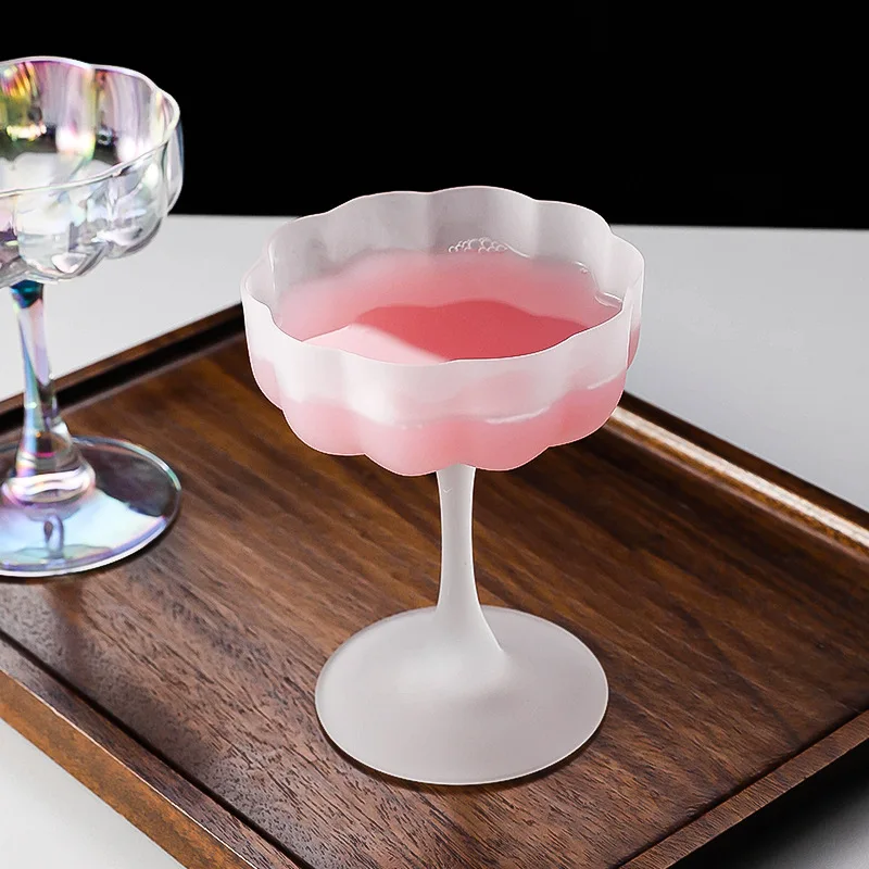 LMM niche French petal goblet high value sparkling champagne dessert cup
LMM niche French petal goblet high value sparkling champagne dessert cup