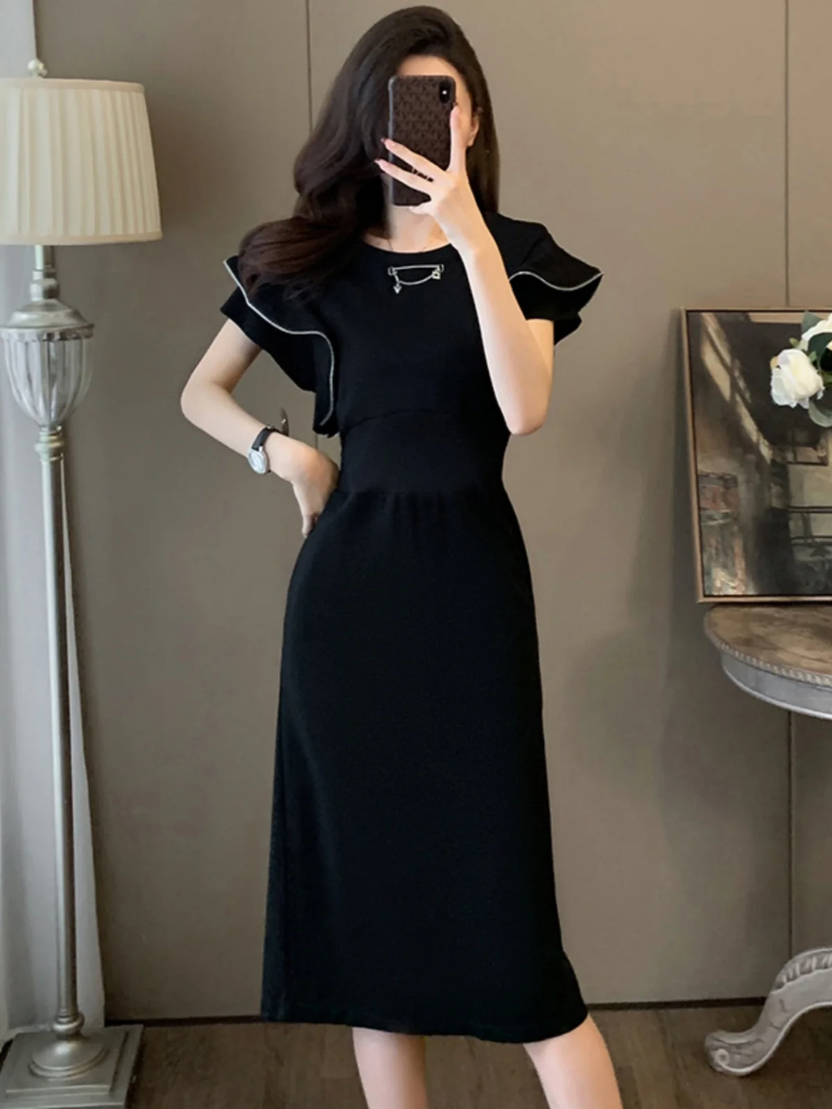Elegant Black Short Sleeve Dress Women's Slim Fit Waist Cinched Skirt Style Summer New Arrival Fashion Sensation Midi Dress
Elegant Black Short Sleeve Dress Women's Slim Fit Waist Cinched Skirt Style Summer New Arrival Fashion Sensation Midi Dress