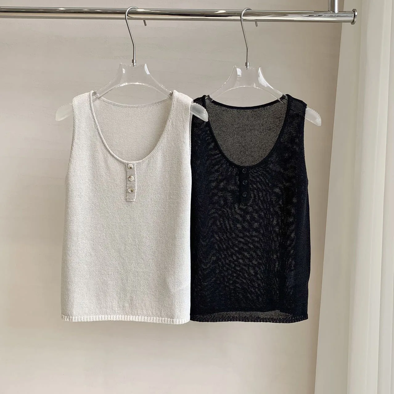 Summer Simple And Versatile Comfortable Slim Vest Casual Knitted Loose Sleeveless High-End Women
Summer Simple And Versatile Comfortable Slim Vest Casual Knitted Loose Sleeveless High-End Women