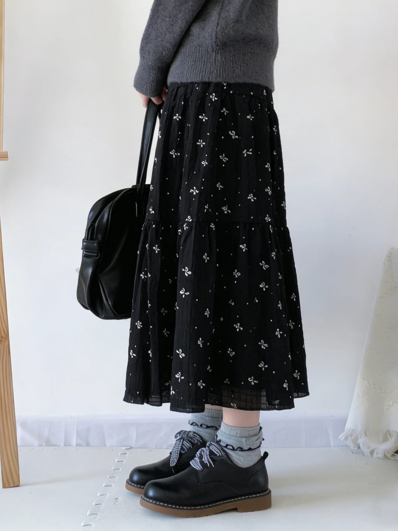 Black Knot Print High Waist Midi Skirt Women's Patchwork Cake Skirt Slimming Artistic Style Polyester Elastic Waist
Black Knot Print High Waist Midi Skirt Women's Patchwork Cake Skirt Slimming Artistic Style Polyester Elastic Waist