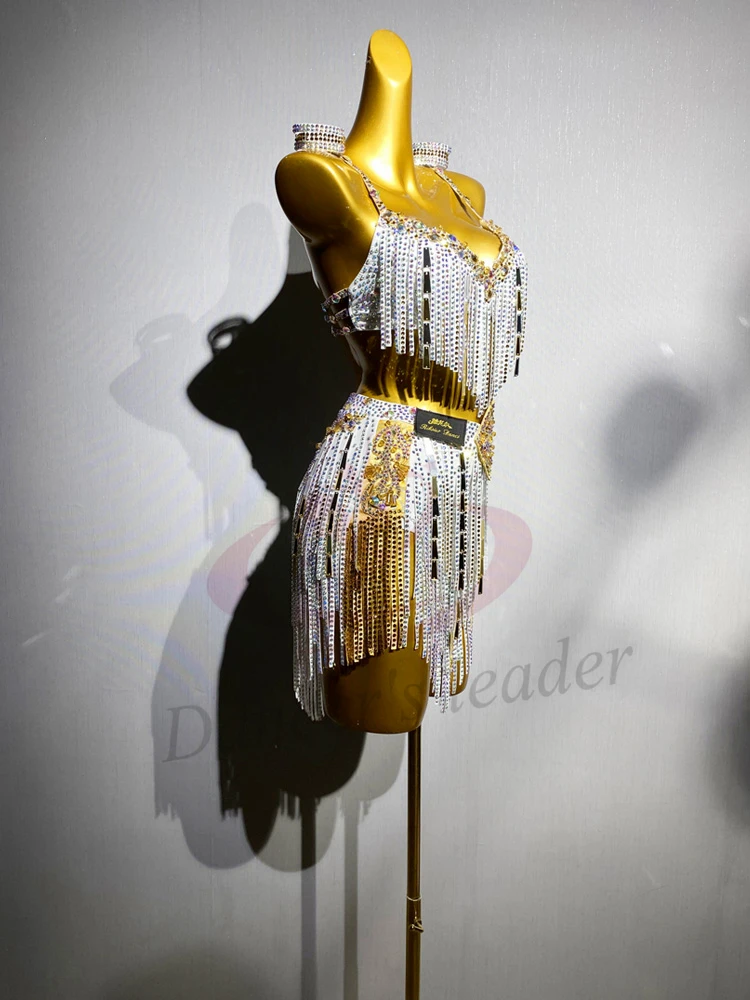 Платье для латинских танцев для взрослых и детей, высококачественное платье с бриллиантовой полоской из камня AB, женская одежда для ча-ча-танго
Платье для латинских танцев для взрослых и детей, высококачественное платье с бриллиантовой полоской из камня AB, женская одежда для ча-ча-танго