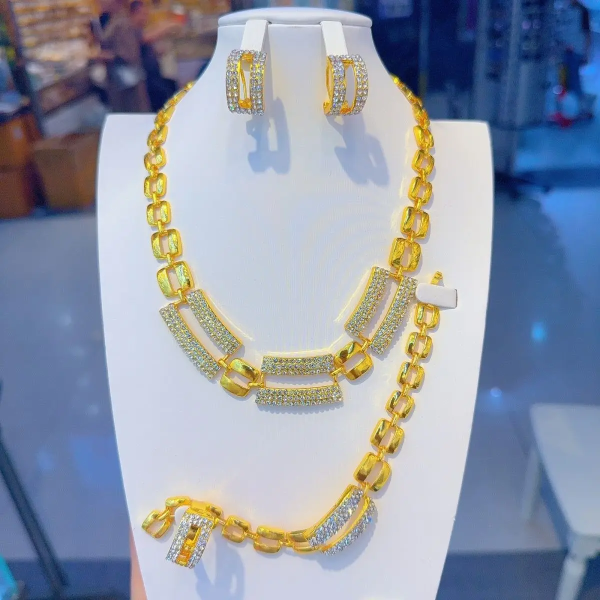 New Saudi Arabian American 24K Gold Plated Alloy Bracelet Necklace Earrings Wedding Party Women's Jewelry Set YY10670
New Saudi Arabian American 24K Gold Plated Alloy Bracelet Necklace Earrings Wedding Party Women's Jewelry Set YY10670
