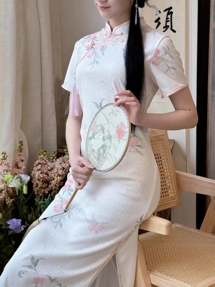 Pink New Chinese Floral Printed Cheongsam 2025 Summer New Style Elegant Young Daily Improved Short-sleeved Dress
Pink New Chinese Floral Printed Cheongsam 2025 Summer New Style Elegant Young Daily Improved Short-sleeved Dress