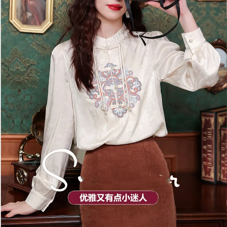 2024 Spring Long Sleeved Loose New Chinese Style Standing Neck Tassel Pan Button Pullover Shirt
2024 Spring Long Sleeved Loose New Chinese Style Standing Neck Tassel Pan Button Pullover Shirt