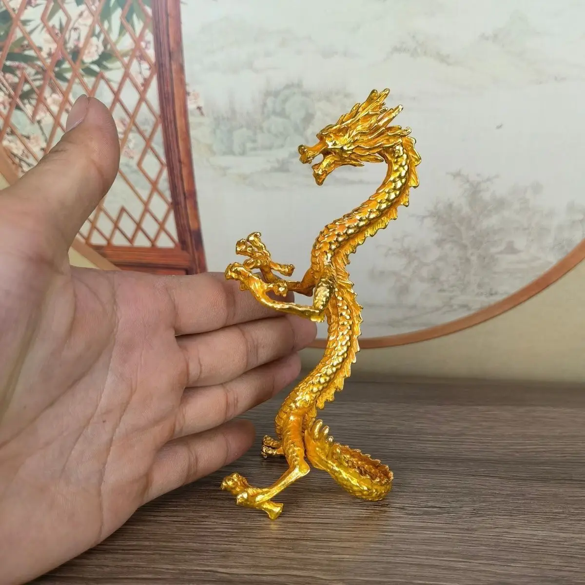 Chinese ornaments, Qinglong Shenlong zodiac decoration, gilded copper living room, office, home crafts
Chinese ornaments, Qinglong Shenlong zodiac decoration, gilded copper living room, office, home crafts