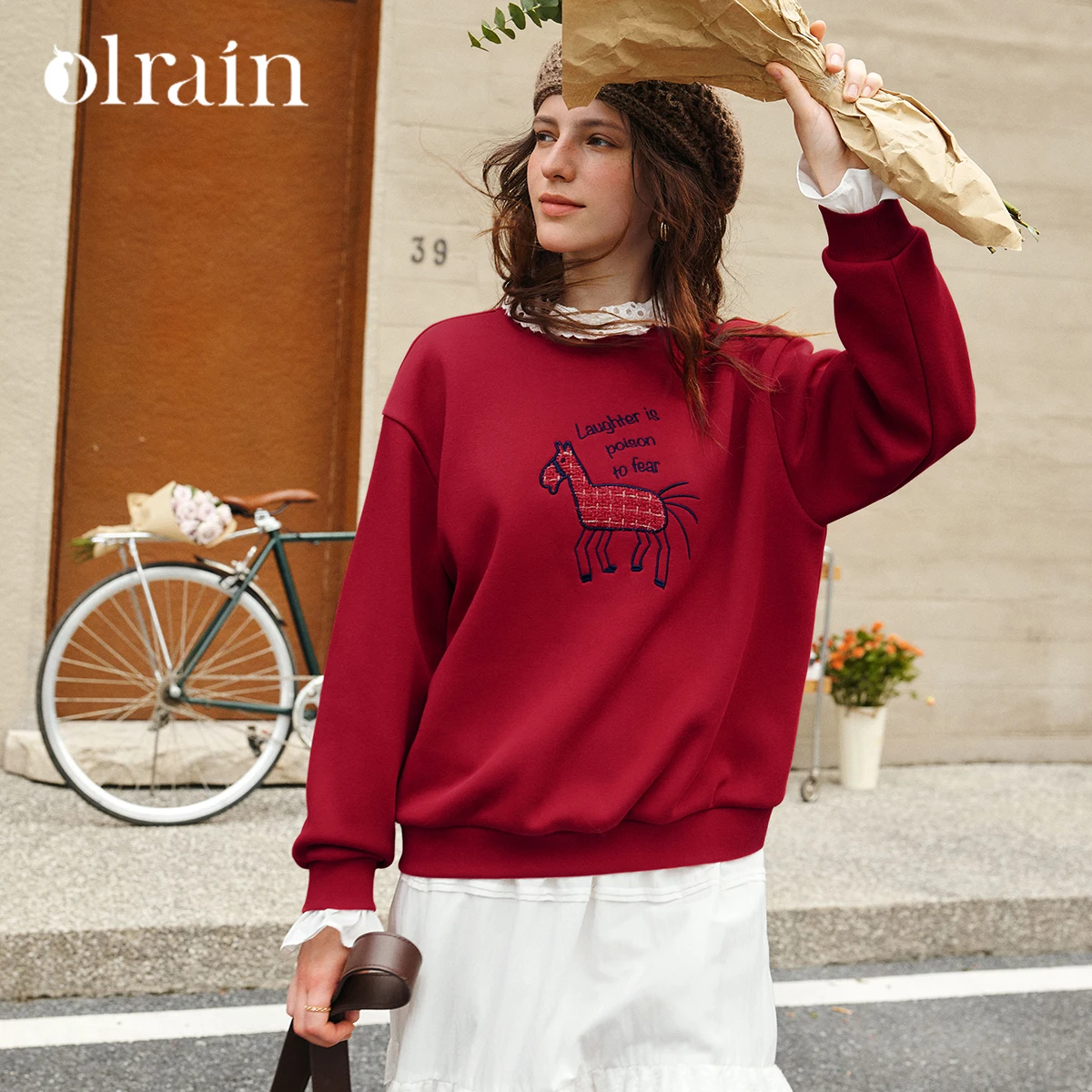 OLrain Women's Red Fleece Lined Sweatshirts 2025 Autumn Drop Sleeves O-Neck Pullover Lazy Style Casual Soft Knit Top O57DR002068
OLrain Women's Red Fleece Lined Sweatshirts 2025 Autumn Drop Sleeves O-Neck Pullover Lazy Style Casual Soft Knit Top O57DR002068