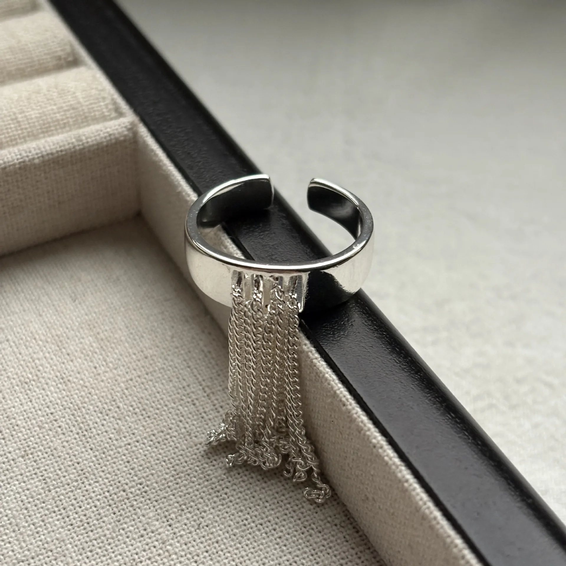 925 Sterling Silver Tassels Chrome Beautiful Rings For Women Couple High Quality Jewelry Paired Accessories Jewellery Argent 925
925 Sterling Silver Tassels Chrome Beautiful Rings For Women Couple High Quality Jewelry Paired Accessories Jewellery Argent 925