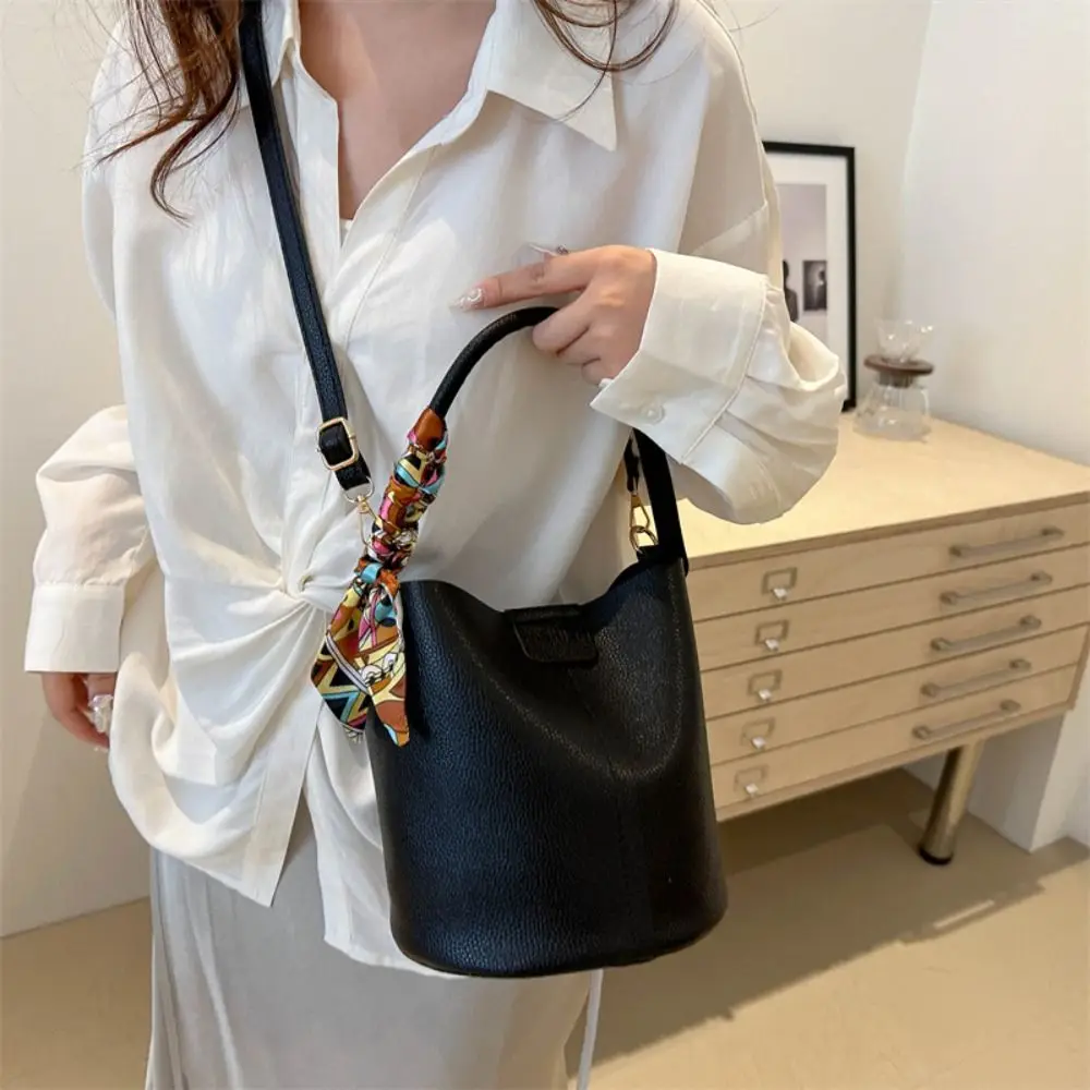 New Large-capacity Fashionable and Sweet Handbags PU Bag Portable Shoulder Bags Crossbody Bags Commuting Bag
New Large-capacity Fashionable and Sweet Handbags PU Bag Portable Shoulder Bags Crossbody Bags Commuting Bag