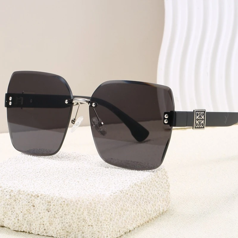2025 New Luxury Frameless Sunglasses Women - Lightweight High-End UV400 Protection Fashion Trendy Chic Designer Sun Glasses
2025 New Luxury Frameless Sunglasses Women - Lightweight High-End UV400 Protection Fashion Trendy Chic Designer Sun Glasses