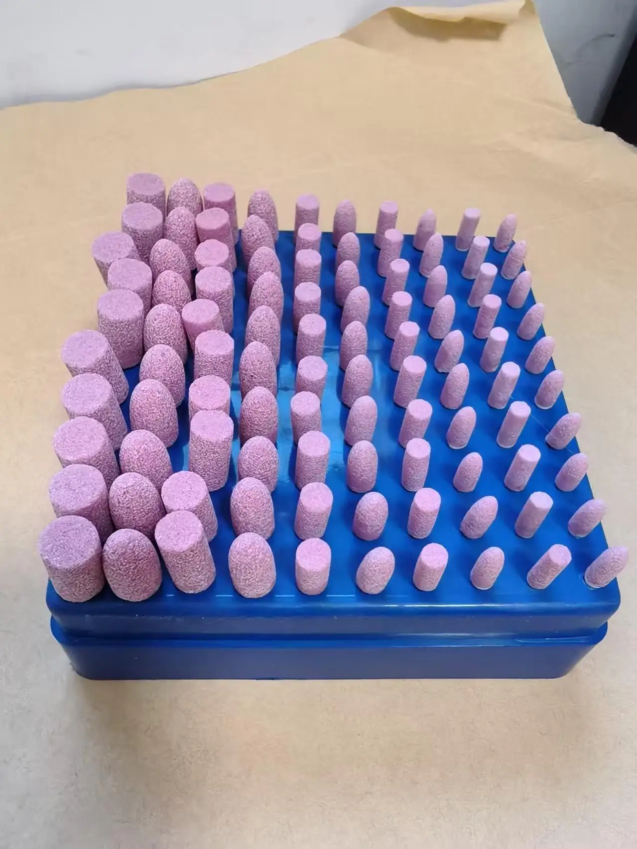Шлифовальная головка из красного корунда, смешанная упаковка, 100 шт./упак., хвостовик диаметром 2,35 3,0 мм, полировальные инструменты, конический/цилиндр 4, 5, 6, 8, 10 мм, смешанный
Шлифовальная головка из красного корунда, смешанная упаковка, 100 шт./упак., хвостовик диаметром 2,35 3,0 мм, полировальные инструменты, конический/цилиндр 4, 5, 6, 8, 10 мм, смешанный