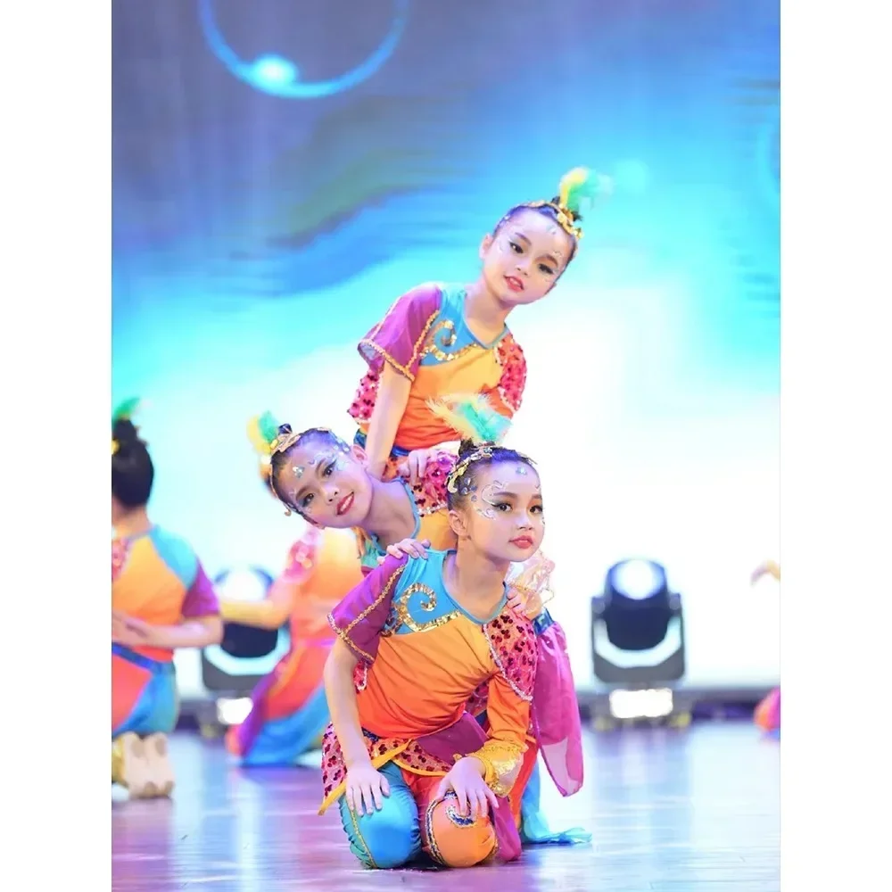 The new style of small lotus style children's dance performance children's costume fish song dance costume performance costume
The new style of small lotus style children's dance performance children's costume fish song dance costume performance costume
