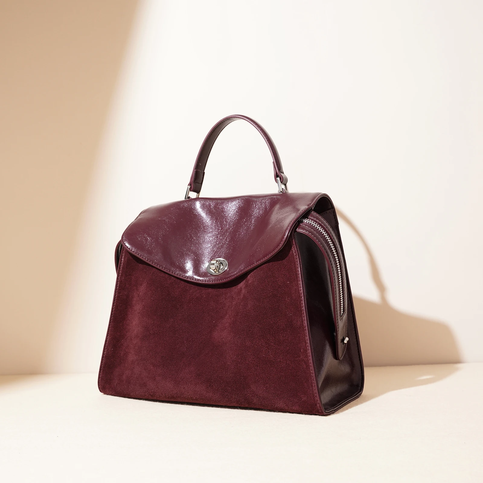 2025The new ladies' fashionable and luxurious handbags include leather handbags, cross-body bags, canvas handbags and highly des
2025The new ladies' fashionable and luxurious handbags include leather handbags, cross-body bags, canvas handbags and highly des