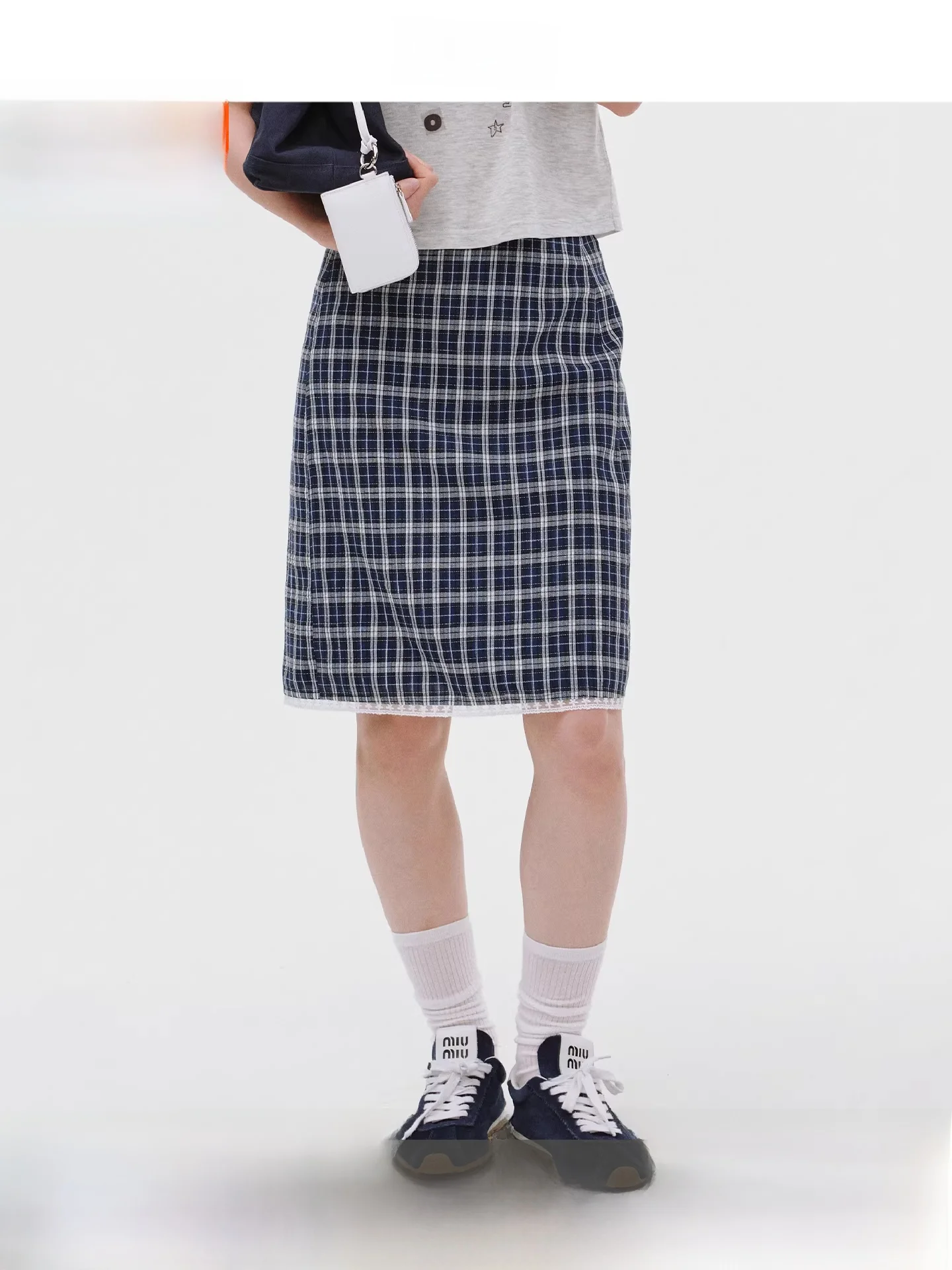 Летняя прямая юбка миди Fano в клетку с кружевной отделкой, женская, новая, маленький размер, для повседневной носки, корейский стиль, с высокой талией, А-силуэт
Летняя прямая юбка миди Fano в клетку с кружевной отделкой, женская, новая, маленький размер, для повседневной носки, корейский стиль, с высокой талией, А-силуэт