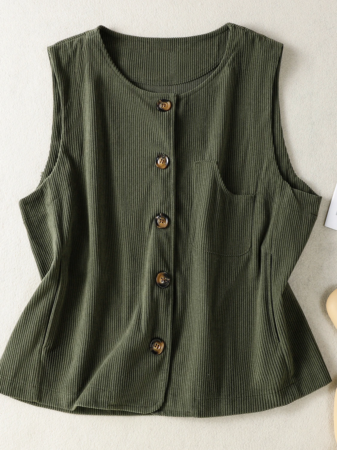 Retro Artistic round Neck Corduroy Vest Women's Spring New Style Versatile Slimming Shoulder Pad Vest Layering Sleeveless Top
Retro Artistic round Neck Corduroy Vest Women's Spring New Style Versatile Slimming Shoulder Pad Vest Layering Sleeveless Top