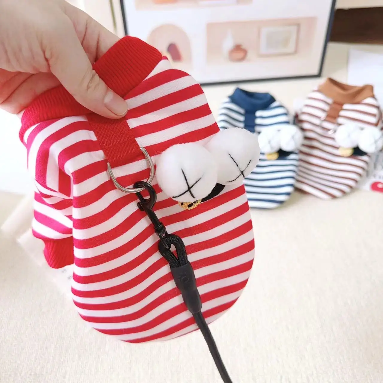Teddy Bear Dog Autumn Winter Fleece Lined Sweatshirt Pet Stripe Two Feet Harness Outdoor Casual round Neck Sweatshirt
Teddy Bear Dog Autumn Winter Fleece Lined Sweatshirt Pet Stripe Two Feet Harness Outdoor Casual round Neck Sweatshirt