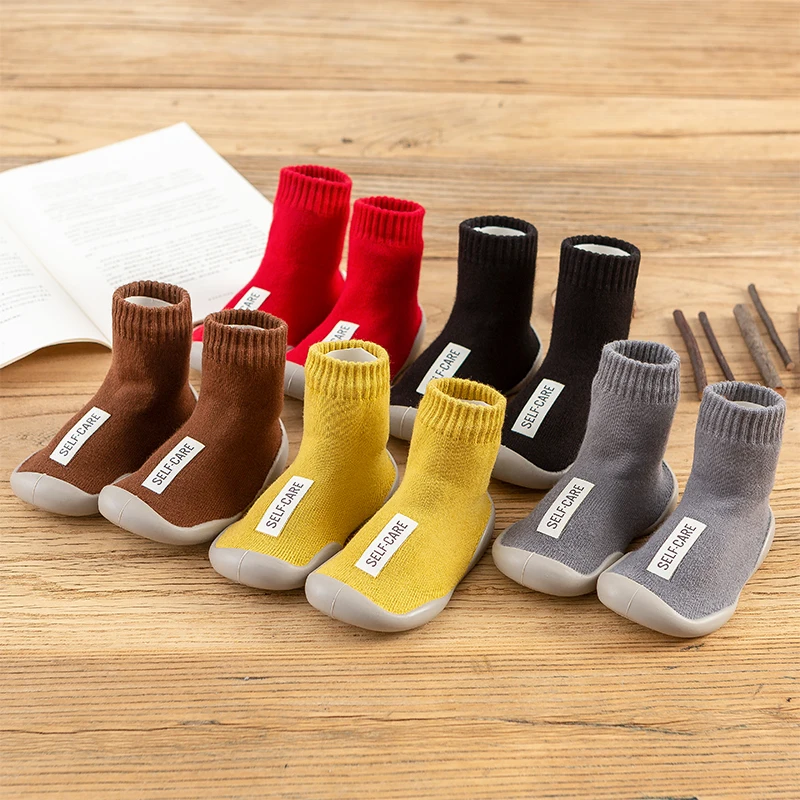 Новые осенне-весенние детские носки для малышей, детская обувь для мальчиков и девочек, нескользящая напольная обувь, мягкая хлопковая обувь на резиновой подошве
Новые осенне-весенние детские носки для малышей, детская обувь для мальчиков и девочек, нескользящая напольная обувь, мягкая хлопковая обувь на резиновой подошве