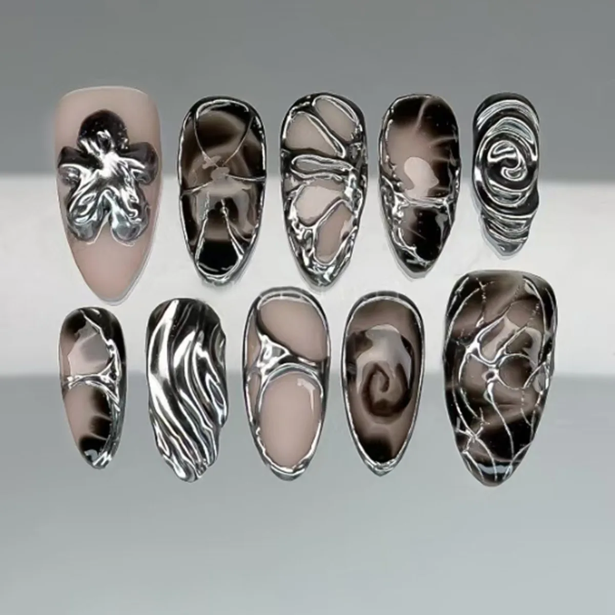 24PCS Almond False Nail with Glue Sweet Cool Metallic Silver Flower Patterns French Press on Nails Full Cover Wearable Nail Tips 
24PCS Almond False Nail with Glue Sweet Cool Metallic Silver Flower Patterns French Press on Nails Full Cover Wearable Nail Tips