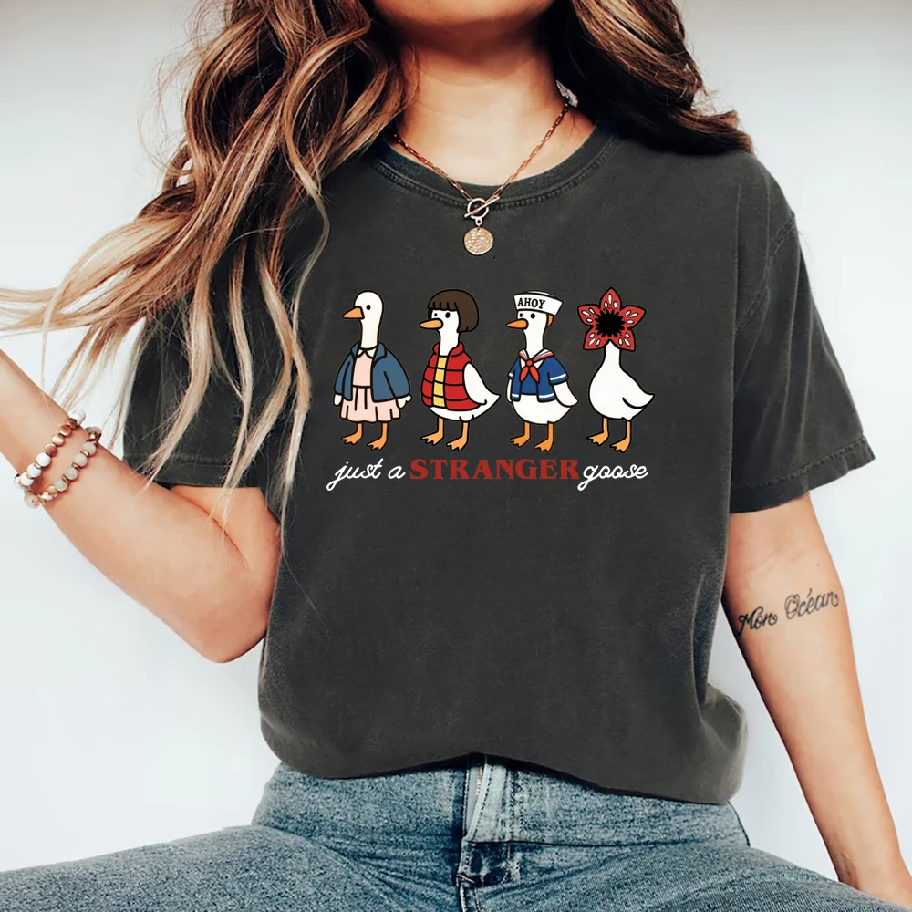 Just A Stranger Goose T-Shirt Funny Goose Parody Shirt Women Short Sleeve Graphic Tee TV Series T-shirt Streetwear Women Tops
Just A Stranger Goose T-Shirt Funny Goose Parody Shirt Women Short Sleeve Graphic Tee TV Series T-shirt Streetwear Women Tops