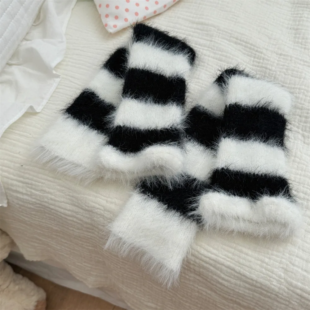 Plush Leggings Socks Thickened Knitted Calf Socks Leg Covers Wool Stripe Pattern JK Stocking Stuffer Padded for Girls
Plush Leggings Socks Thickened Knitted Calf Socks Leg Covers Wool Stripe Pattern JK Stocking Stuffer Padded for Girls