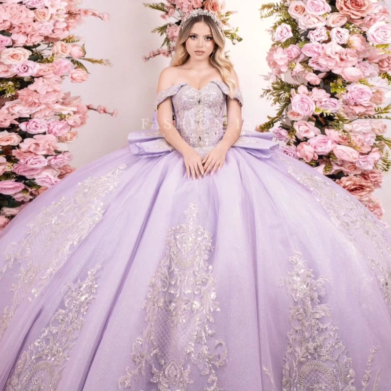 lavender Shiny Ball Gown Quinceanera Dresses Applique Lace Beading Crystal Bow Tull Corset Off The Shoulder Sweet 16 Dress vesti
lavender Shiny Ball Gown Quinceanera Dresses Applique Lace Beading Crystal Bow Tull Corset Off The Shoulder Sweet 16 Dress vesti