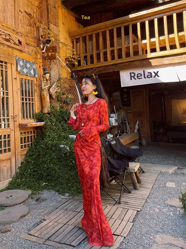 Red Vintage Floral Slim Fit Bell Sleeve Long Dress Beach Vacation Style High Waist Polka Dot Print Maxi Dress for Women
Red Vintage Floral Slim Fit Bell Sleeve Long Dress Beach Vacation Style High Waist Polka Dot Print Maxi Dress for Women