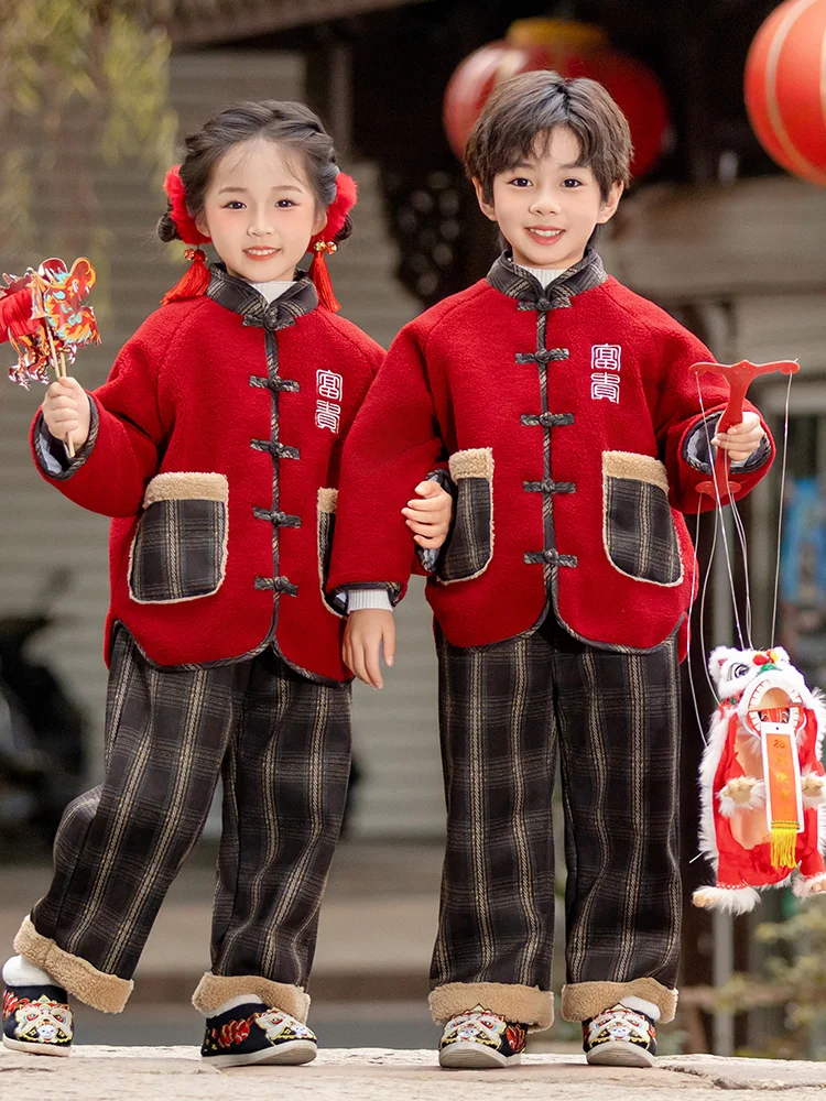 Красный зимний костюм для мальчиков: новогодний наряд, повседневный спортивный комплект для детей
Красный зимний костюм для мальчиков: новогодний наряд, повседневный спортивный комплект для детей