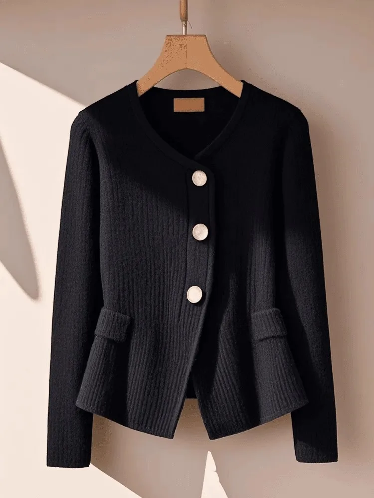 Xiaoxiangfeng Black Knitted Jacket For Women's Autumn And Winter High-End Fashion, Unique Slim Fit Top
Xiaoxiangfeng Black Knitted Jacket For Women's Autumn And Winter High-End Fashion, Unique Slim Fit Top