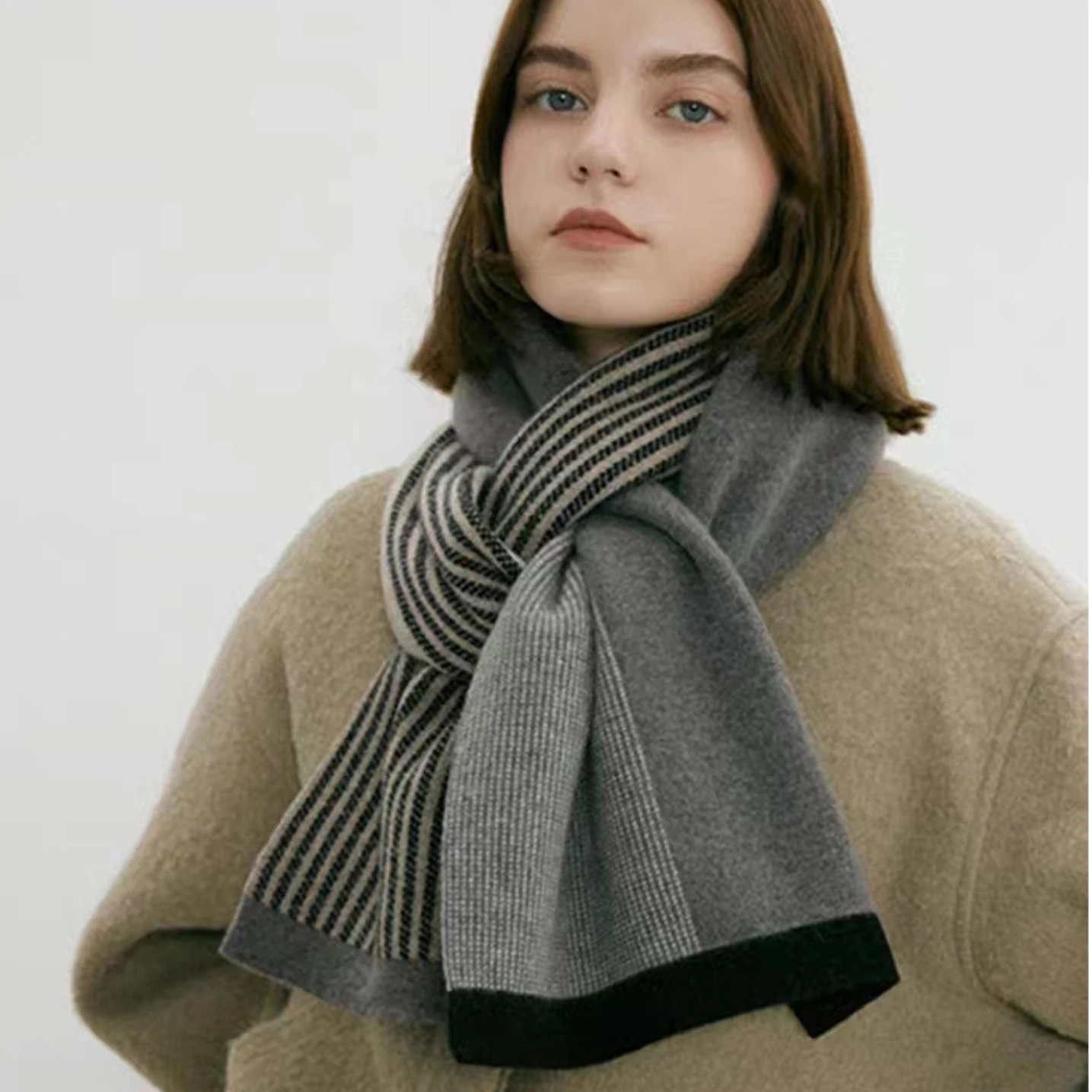 Шарф премиум-класса, нишевый ретро-темперамент, универсальный и теплый зимний вязаный шарф для мужчин и женщин.
Шарф премиум-класса, нишевый ретро-темперамент, универсальный и теплый зимний вязаный шарф для мужчин и женщин.