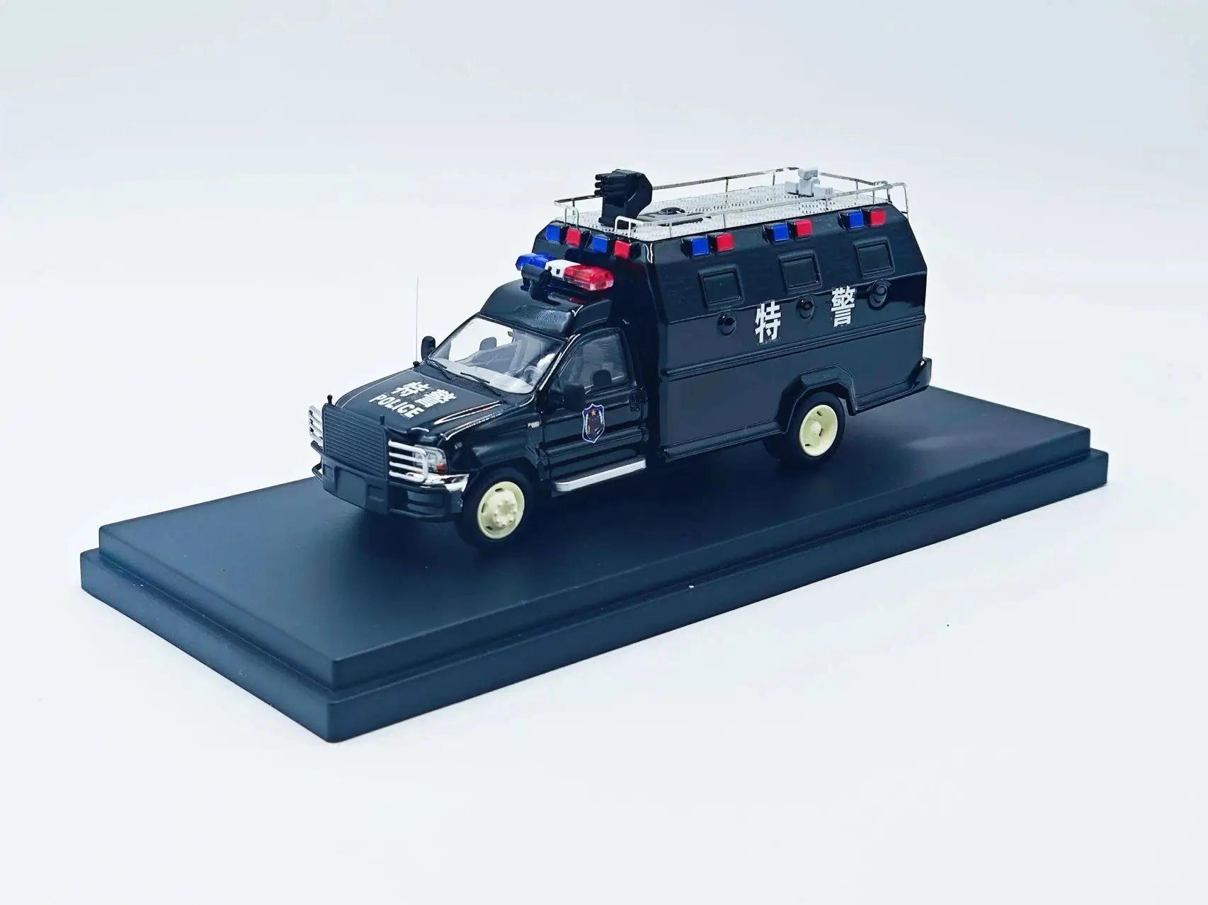 Pre-order The Art of Model 1/64 Scale for F550 Super Duty Anty-Riot Personnel Carrier Black SWAT Livery Diecast Model Car
Pre-order The Art of Model 1/64 Scale for F550 Super Duty Anty-Riot Personnel Carrier Black SWAT Livery Diecast Model Car