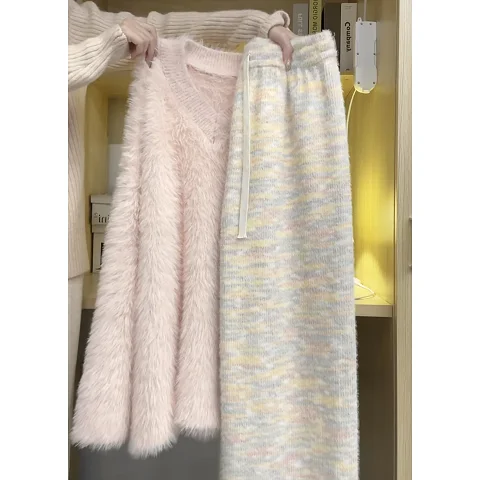 Розовый вязаный свитер с V-образным вырезом и брюки с широкими штанинами, комплект из двух предметов, женская осенняя одежда, коллекция Gentle, полный комплект
Розовый вязаный свитер с V-образным вырезом и брюки с широкими штанинами, комплект из двух предметов, женская осенняя одежда, коллекция Gentle, полный комплект