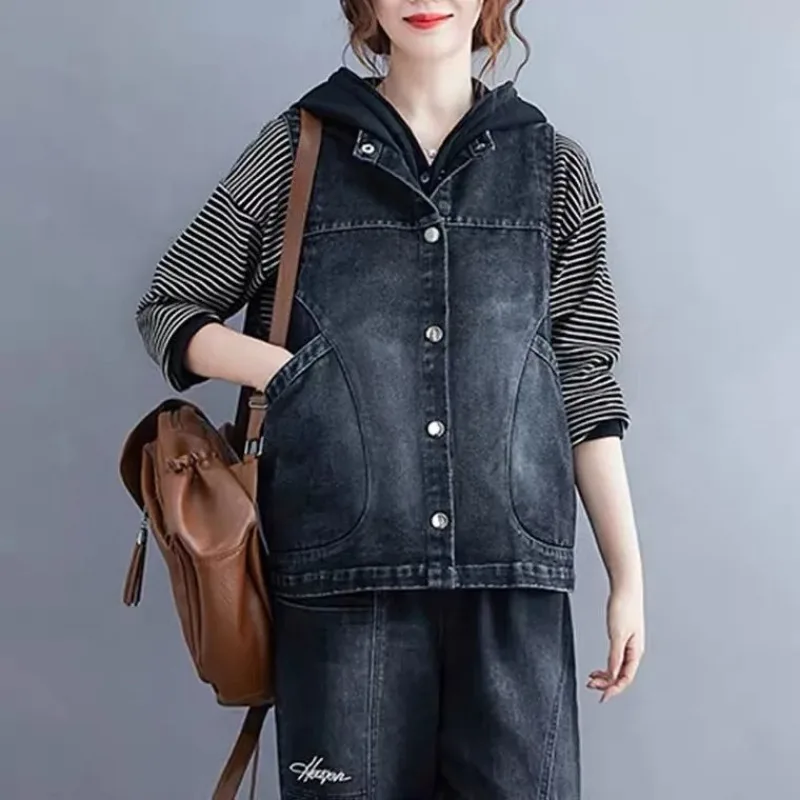 Women's Black Denim Jacket with Hooded Striped Sleeves Casual Patchwork Hooded Jean Coat
Women's Black Denim Jacket with Hooded Striped Sleeves Casual Patchwork Hooded Jean Coat