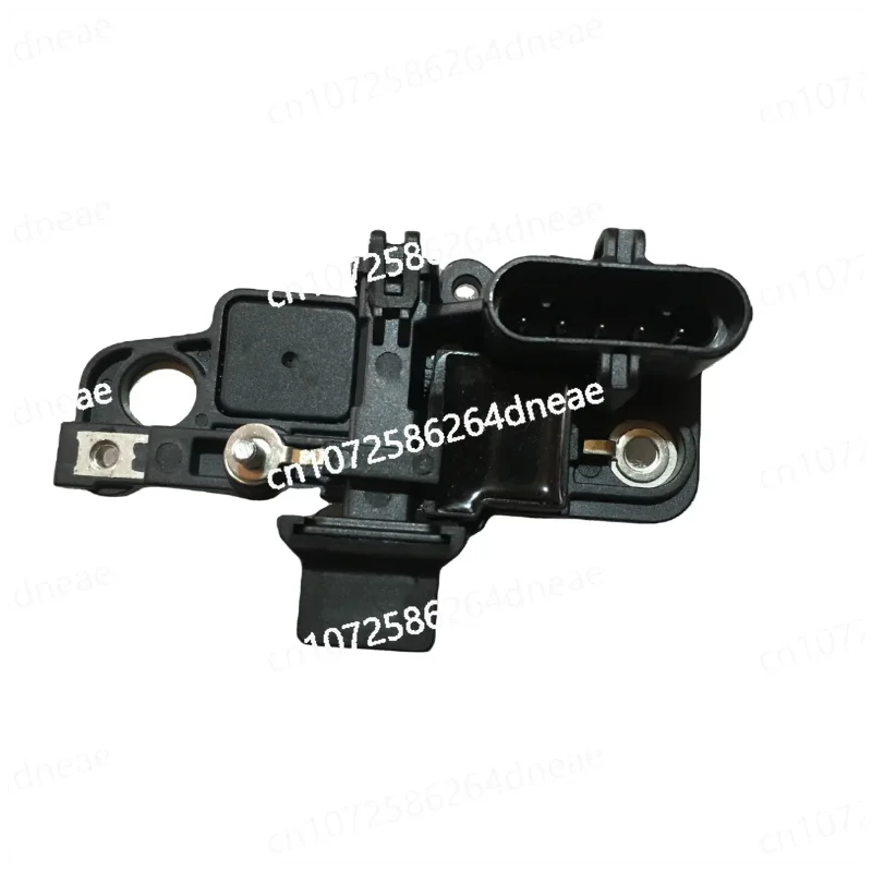 For EuroCargoF4AE0481A F43481B Regulator Automotive Alternator Parts Voltage 1861920 1861924 1861926 2478854 2921955
For EuroCargoF4AE0481A F43481B Regulator Automotive Alternator Parts Voltage 1861920 1861924 1861926 2478854 2921955