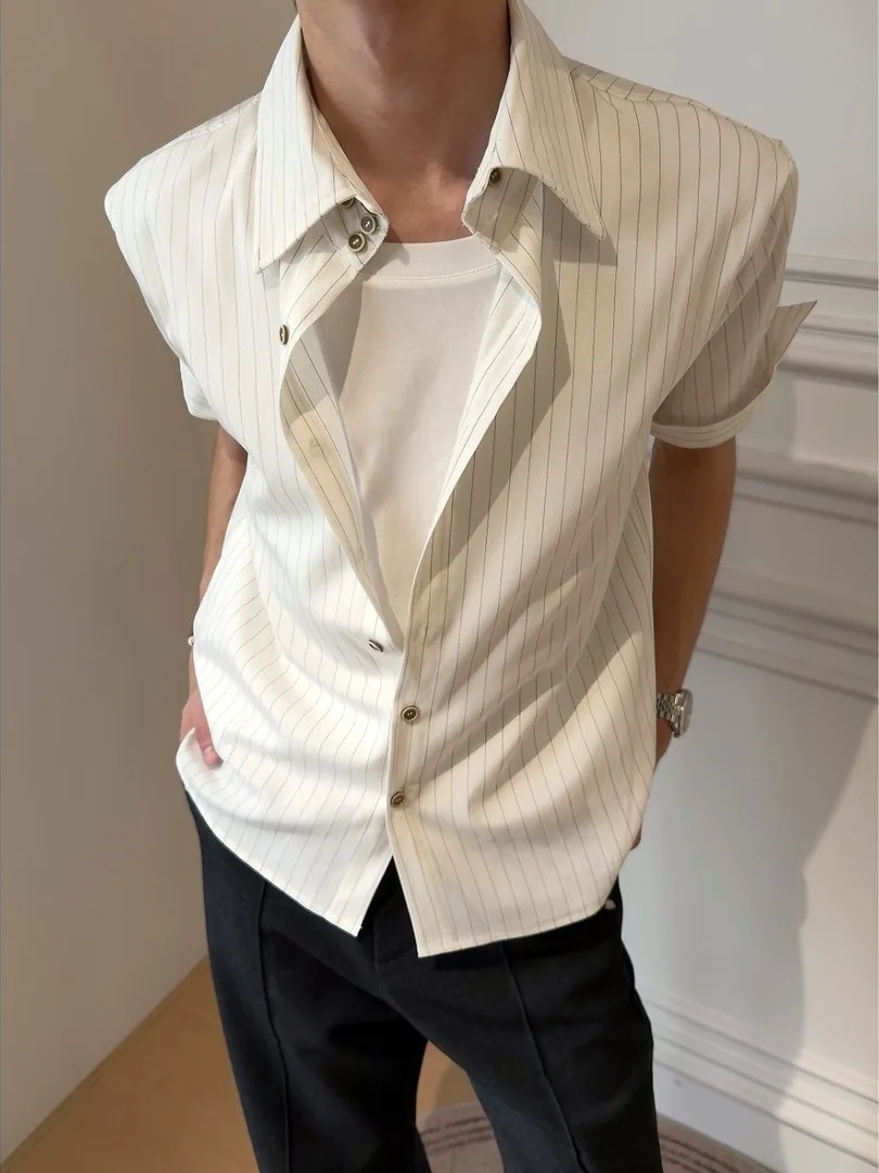 American Style Men's Short Sleeve Shirt Striped Fake Two-Piece Regular Fit Summer Casual Cleanfit Shirt Shoulder Pads Included
American Style Men's Short Sleeve Shirt Striped Fake Two-Piece Regular Fit Summer Casual Cleanfit Shirt Shoulder Pads Included