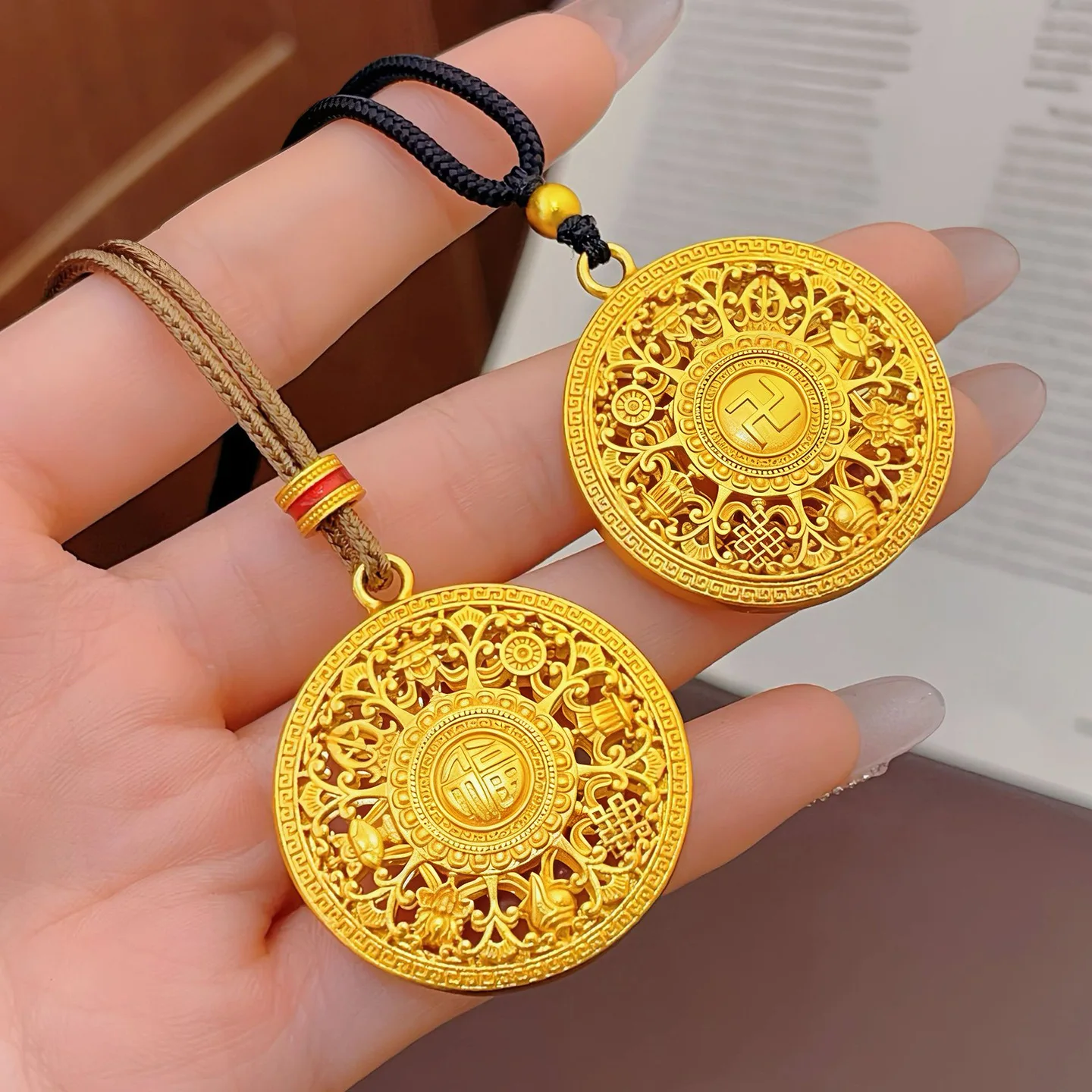 Luxury 24K 9999 Pure Gold real gold Women's Flower Hollow-out Fortune Character Hapao Compasses Round Pendant Necklace
Luxury 24K 9999 Pure Gold real gold Women's Flower Hollow-out Fortune Character Hapao Compasses Round Pendant Necklace