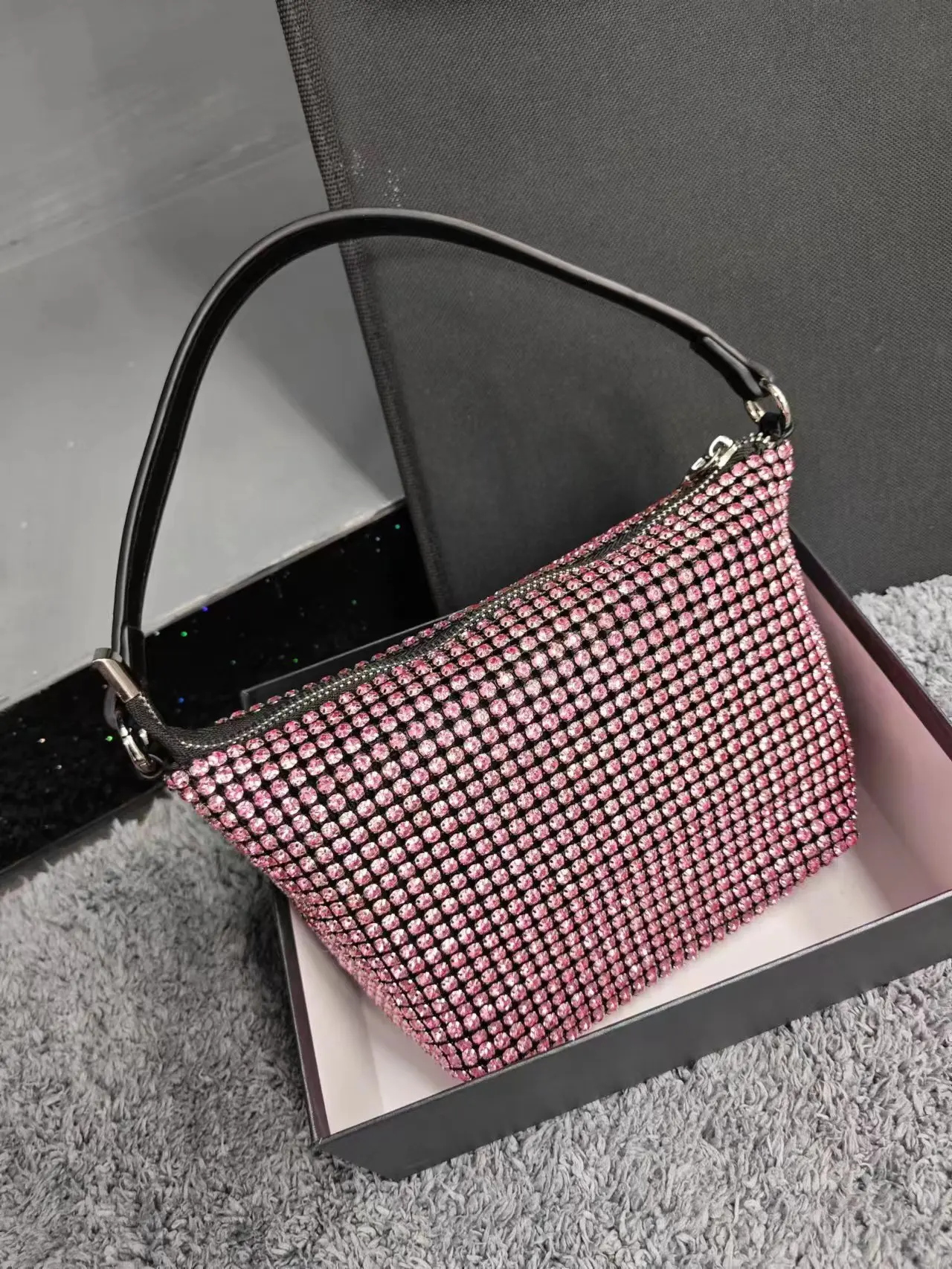 Shiny Design Full Of Diamond Bags Niche Super A Rhinestone Light Luxury Bags Women's Premium Texture Portable Dinner Crystal Bag
Shiny Design Full Of Diamond Bags Niche Super A Rhinestone Light Luxury Bags Women's Premium Texture Portable Dinner Crystal Bag