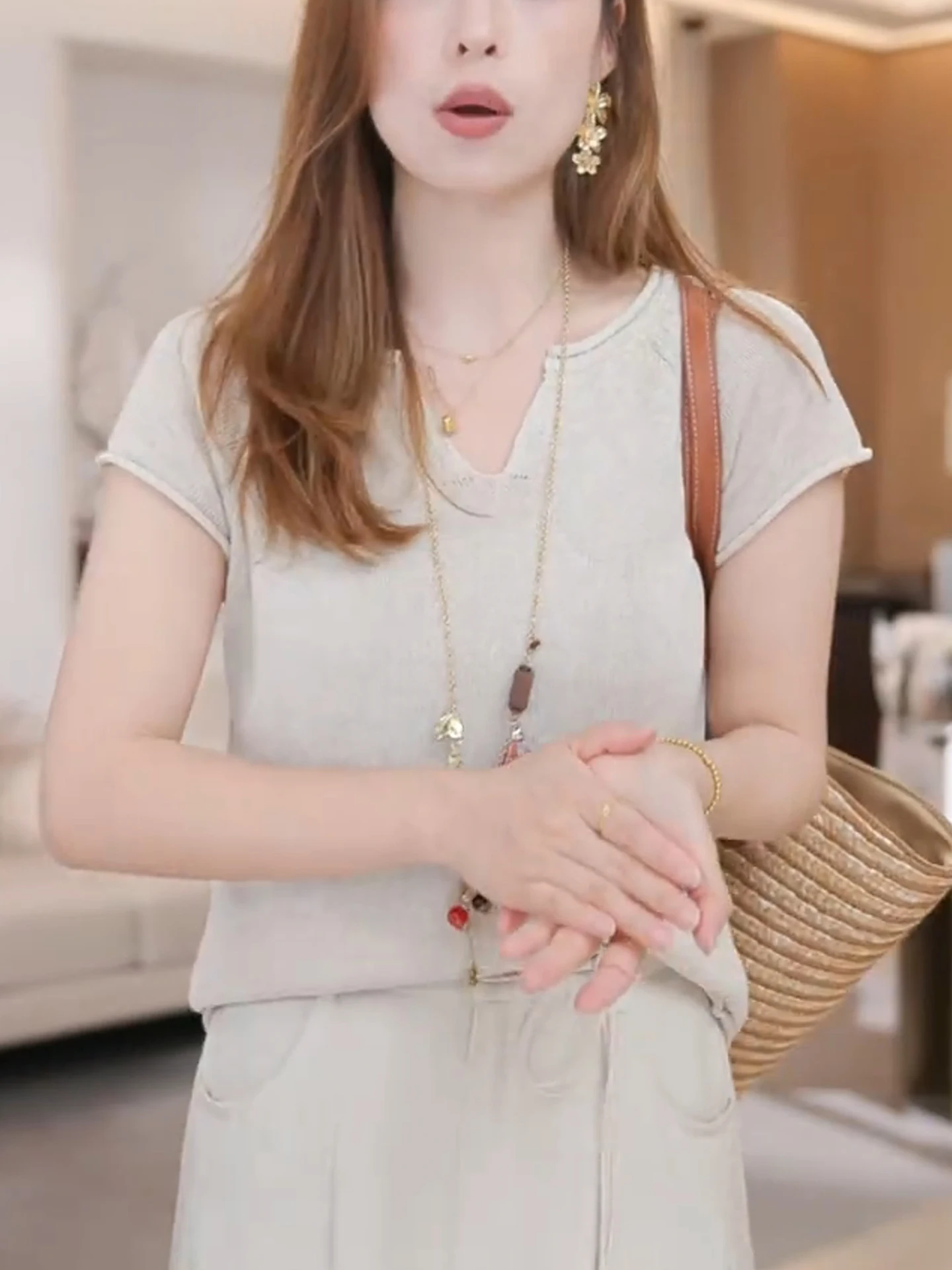 Faionable Трикотажная футболка ort Sve Pure Color Свободная удобная рубашка для поездок на работу Корейская версия Летний повседневный топ V-Ne
Faionable Трикотажная футболка ort Sve Pure Color Свободная удобная рубашка для поездок на работу Корейская версия Летний повседневный топ V-Ne