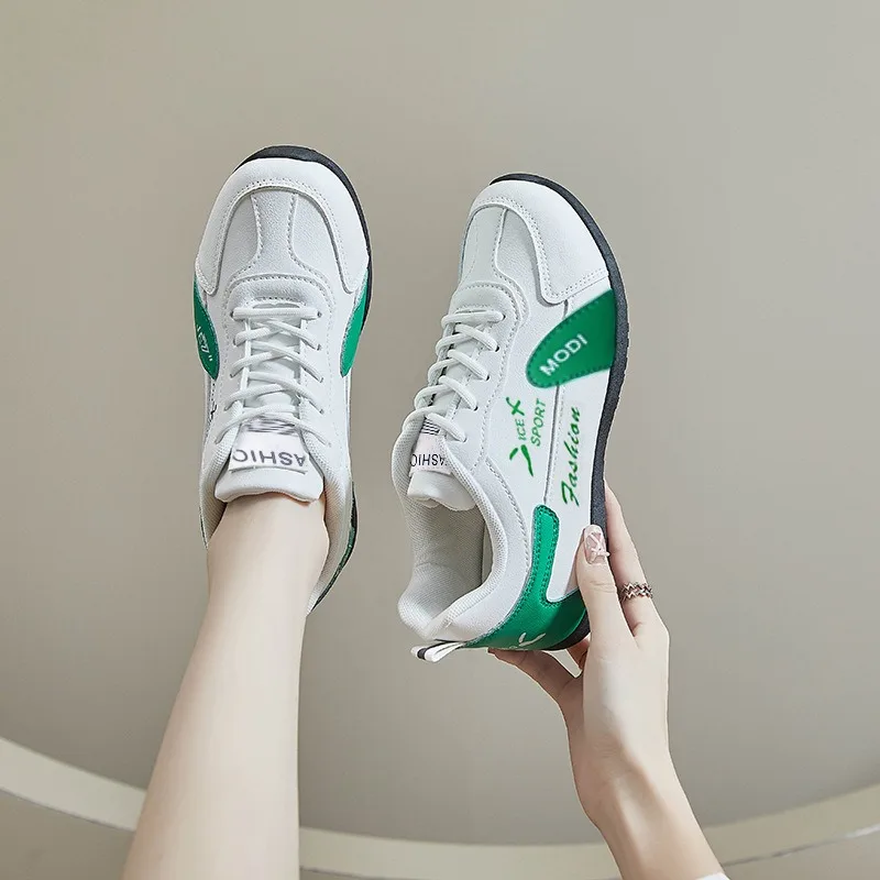 2026 New Women's Leather Casual Running Shoes Soft Sole Non-slip Sneakers Lace-Up Versatile Student Breathable Trendy Footwear
2026 New Women's Leather Casual Running Shoes Soft Sole Non-slip Sneakers Lace-Up Versatile Student Breathable Trendy Footwear