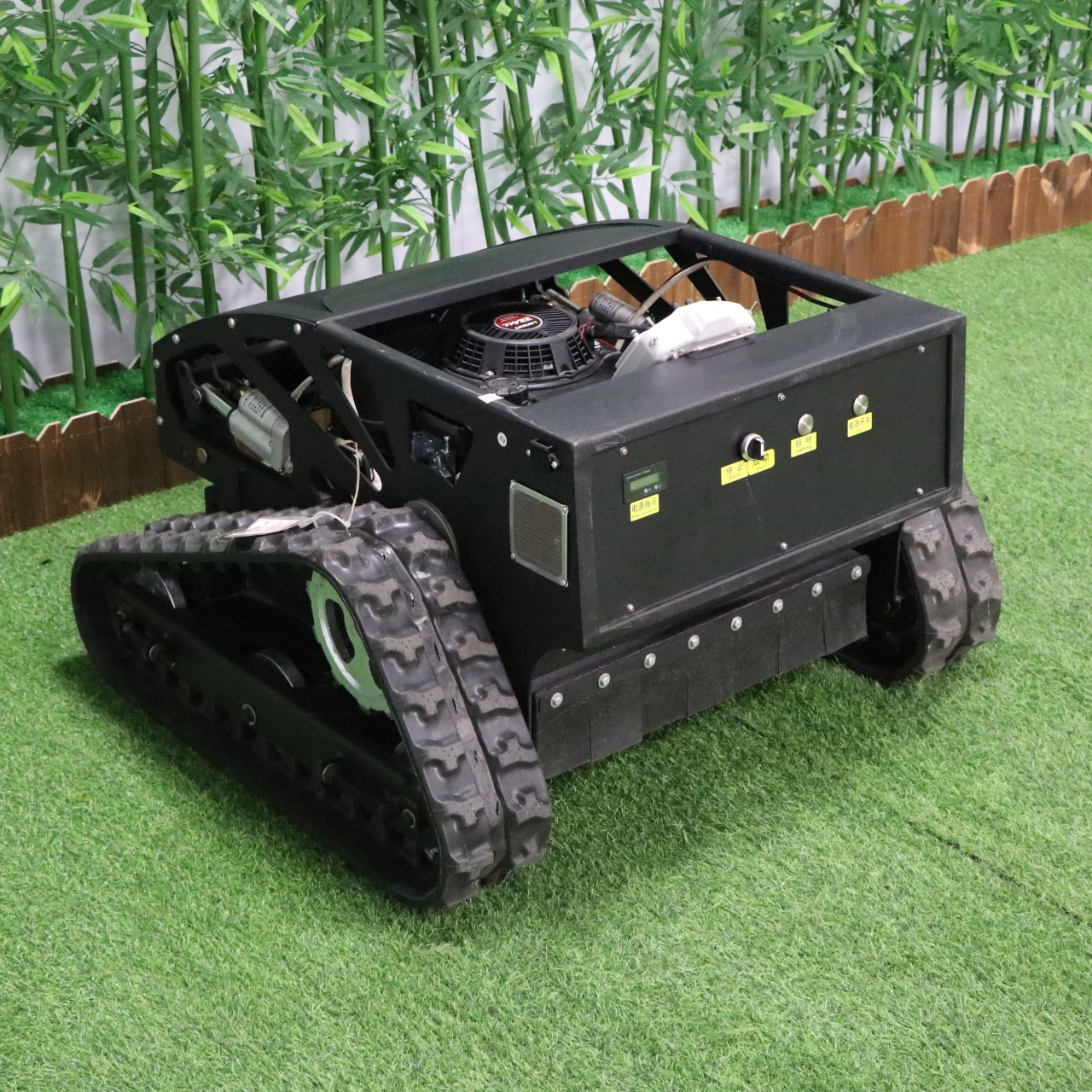 Customized lawn mower with all terrain remote control track type 80CM cutting width suitable for farm and rural lawns
Customized lawn mower with all terrain remote control track type 80CM cutting width suitable for farm and rural lawns