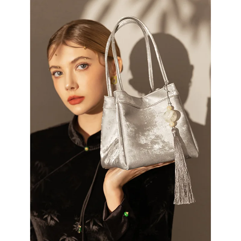 2024 New Women Basket Silk Cowhide Silver Bucket Bag Shoulder Crossbody Purses And Handbags
2024 New Women Basket Silk Cowhide Silver Bucket Bag Shoulder Crossbody Purses And Handbags