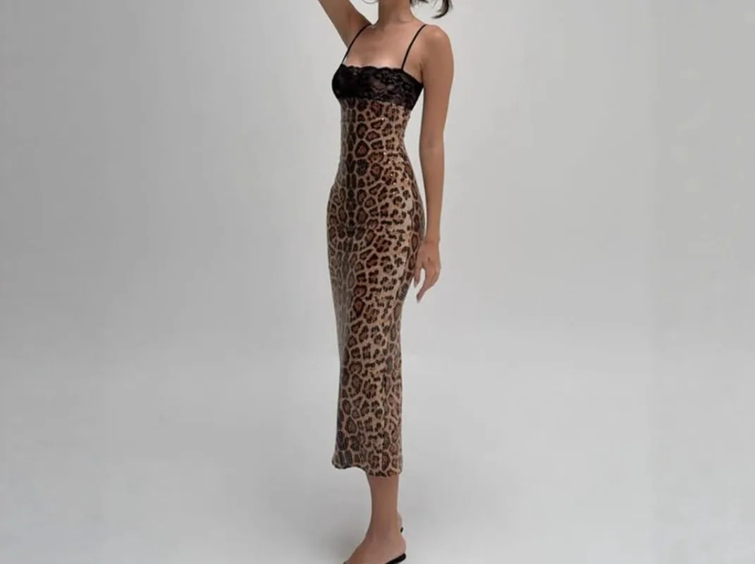 Lace Patchwork Maxi Dresses Women Fashion Sexy Streetwear Straps Sleeveless Side Split Long Vestidos Y2k Print Robes Female
Lace Patchwork Maxi Dresses Women Fashion Sexy Streetwear Straps Sleeveless Side Split Long Vestidos Y2k Print Robes Female