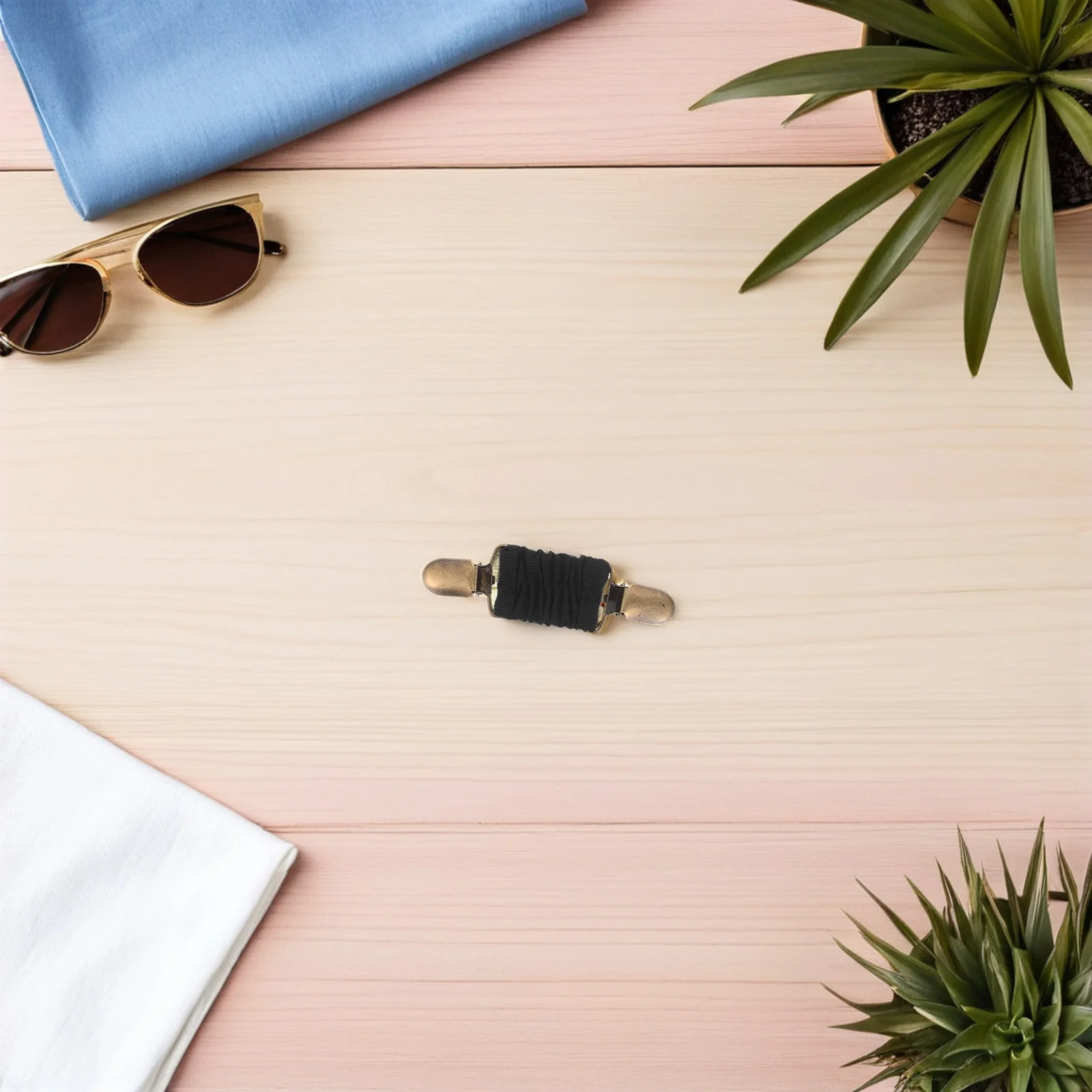 2Pcs Sweater Shawl Clips Vintage Style Elastic Adjustable Cardigan Brooch Clips Secure Clothing Pins for Women
2Pcs Sweater Shawl Clips Vintage Style Elastic Adjustable Cardigan Brooch Clips Secure Clothing Pins for Women