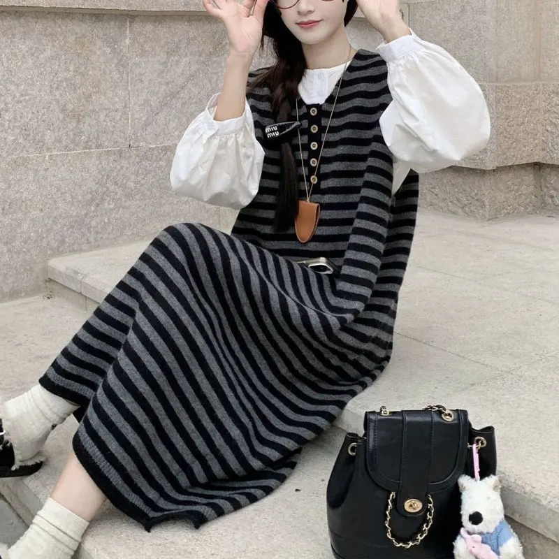 Casual V-Neck Button Dresses Autumn Winter Vintage Striped Loose Women's Clothing Sleeveless Straight Korean Knitted Midi Dress
Casual V-Neck Button Dresses Autumn Winter Vintage Striped Loose Women's Clothing Sleeveless Straight Korean Knitted Midi Dress