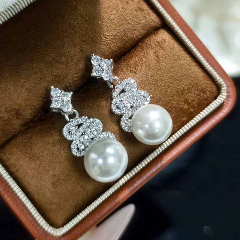 Натуральная ракушка, сравниваемая с жемчугом, высококачественное открытое кольцо с бриллиантами, женский элегантный универсальный комплект серег с подвеской
Натуральная ракушка, сравниваемая с жемчугом, высококачественное открытое кольцо с бриллиантами, женский элегантный универсальный комплект серег с подвеской